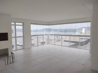 PENTHOUSE QUADRA MAR COM 04 SUÍTES À VENDA NA MEIA PRAIA