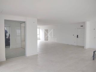 PENTHOUSE QUADRA MAR COM 04 SUÍTES À VENDA NA MEIA PRAIA