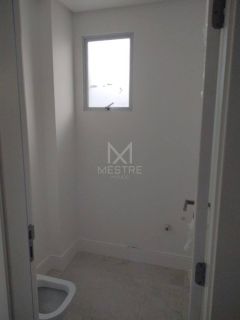 PENTHOUSE QUADRA MAR COM 04 SUÍTES À VENDA NA MEIA PRAIA