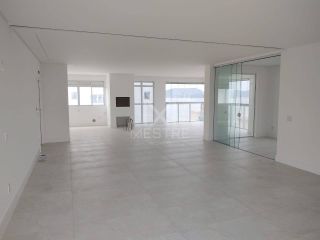 PENTHOUSE QUADRA MAR COM 04 SUÍTES À VENDA NA MEIA PRAIA