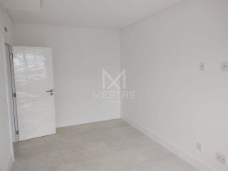 PENTHOUSE QUADRA MAR COM 04 SUÍTES À VENDA NA MEIA PRAIA