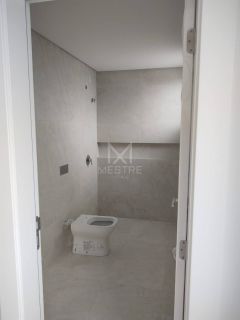 PENTHOUSE QUADRA MAR COM 04 SUÍTES À VENDA NA MEIA PRAIA