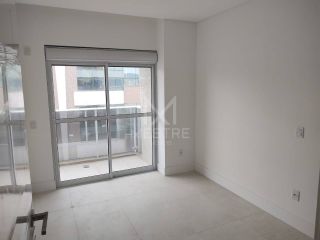 PENTHOUSE QUADRA MAR COM 04 SUÍTES À VENDA NA MEIA PRAIA