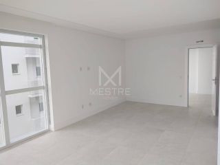 PENTHOUSE QUADRA MAR COM 04 SUÍTES À VENDA NA MEIA PRAIA