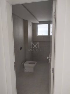 PENTHOUSE QUADRA MAR COM 04 SUÍTES À VENDA NA MEIA PRAIA