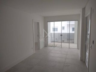 PENTHOUSE QUADRA MAR COM 04 SUÍTES À VENDA NA MEIA PRAIA