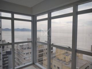 PENTHOUSE QUADRA MAR COM 04 SUÍTES À VENDA NA MEIA PRAIA