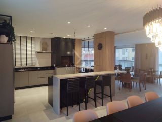 PENTHOUSE QUADRA MAR COM 04 SUÍTES À VENDA NA MEIA PRAIA