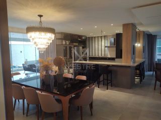 PENTHOUSE QUADRA MAR COM 04 SUÍTES À VENDA NA MEIA PRAIA