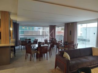 PENTHOUSE QUADRA MAR COM 04 SUÍTES À VENDA NA MEIA PRAIA