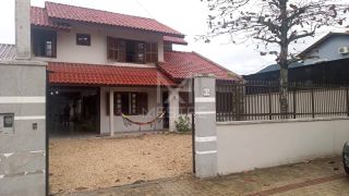 Casa de Praia pra você e sua família próximo da Orla do Balneário Perequê SC.! REF.: 190440