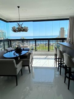 APARTAMENTO DE ALTO PADRÃO FINAMENTE MOBILIADO VISTA MAR À VENDA NA MEIA PRAIA