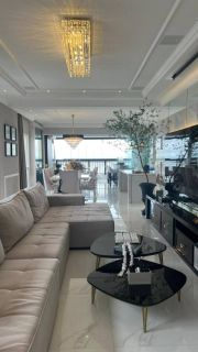 APARTAMENTO DE ALTO PADRÃO FINAMENTE MOBILIADO VISTA MAR À VENDA NA MEIA PRAIA