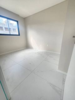 APARTAMENTO COM 03 SUÍTES À VENDA NO CORAÇÃO DA MEIA PRAIA