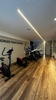 APARTAMENTO COM 03 SUÍTES À VENDA NO CORAÇÃO DA MEIA PRAIA