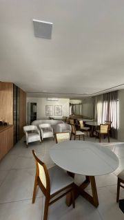 APARTAMENTO COM 03 SUÍTES À VENDA NO CORAÇÃO DA MEIA PRAIA