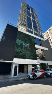 APARTAMENTO COM 03 SUÍTES À VENDA NO CORAÇÃO DA MEIA PRAIA