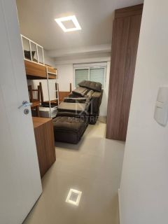 APARTAMENTO MOBILIADO COM 03 SUÍTES À VENDA NA MEIA PRAIA