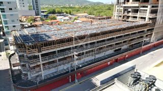 EMPREENDIMENTO COM 03 DORM. À VENDA NA MEIA PRAIA