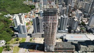 EMPREENDIMENTO COM 03 DORM. À VENDA NA MEIA PRAIA