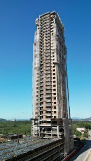 EMPREENDIMENTO COM 03 DORM. À VENDA NA MEIA PRAIA