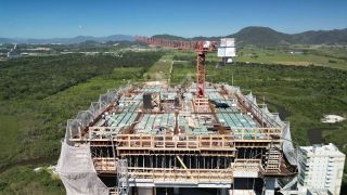 EMPREENDIMENTO COM 03 DORM. À VENDA NA MEIA PRAIA