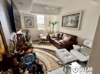 Exclusividade e Amplitude: Apartamento de 230m², 1 por Andar e Nascente na Principal Avenida da Graça