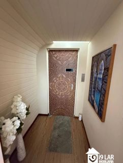 Exclusividade e Amplitude: Apartamento de 230m², 1 por Andar e Nascente na Principal Avenida da Graça