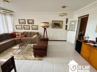 Exclusividade e Amplitude: Apartamento de 230m², 1 por Andar e Nascente na Principal Avenida da Graça