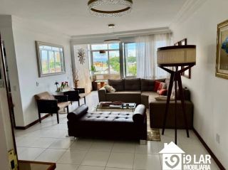 Exclusividade e Amplitude: Apartamento de 230m², 1 por Andar e Nascente na Principal Avenida da Graça