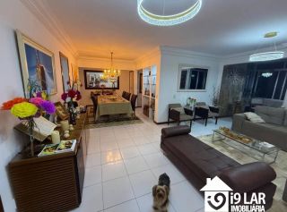 Exclusividade e Amplitude: Apartamento de 230m², 1 por Andar e Nascente na Principal Avenida da Graça