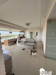 Vista Mar em Patamares: Apartamento Nascente de 3 Suítes, 133m² e 3 Vagas de Garagem