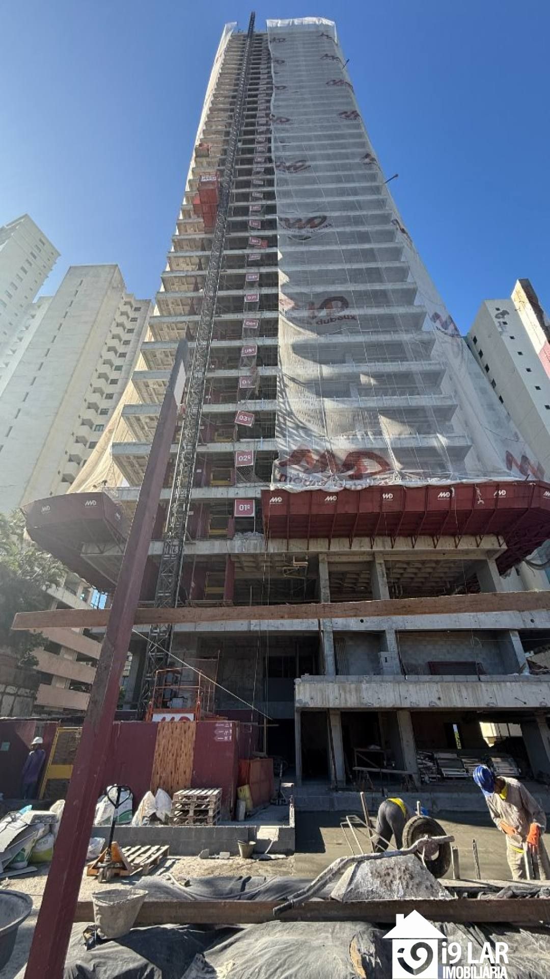 Luxo Panorâmico no Horto: Apartamento Novo de 4 Suítes, 253m², 1 por Andar e Vista Mar Permanente no Mirat