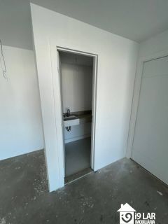 Luxo e Esporte no Caminho das Árvores: Apartamento de 4 Suítes, 210m² com Quadra de Tênis no Belvedere Hill