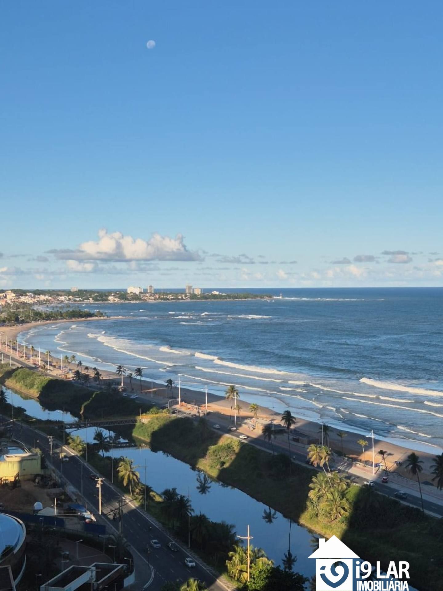 Viva com Vista Privilegiada em Jaguaribe: Apartamento em Andar Alto no Ocean House