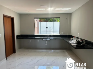 Luxo e Imponência no Alphaville: Casa com 4 Suítes, Pé Direito Duplo e Piscina