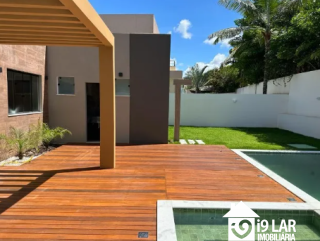 Luxo e Imponência no Alphaville: Casa com 4 Suítes, Pé Direito Duplo e Piscina