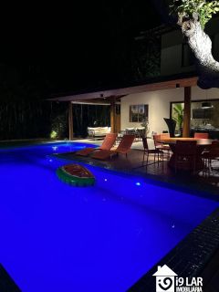 Seu Refúgio de Luxo em Praia do Forte: Casa com 4 Suítes em Terreno de 800m²