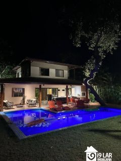 Seu Refúgio de Luxo em Praia do Forte: Casa com 4 Suítes em Terreno de 800m²