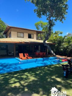 Seu Refúgio de Luxo em Praia do Forte: Casa com 4 Suítes em Terreno de 800m²