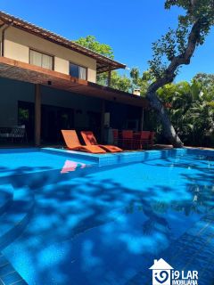 Seu Refúgio de Luxo em Praia do Forte: Casa com 4 Suítes em Terreno de 800m²