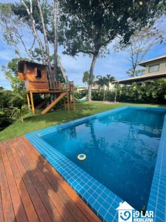 Seu Refúgio de Luxo em Praia do Forte: Casa com 4 Suítes em Terreno de 800m²