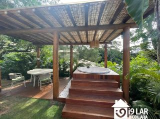 Seu Refúgio de Luxo em Praia do Forte: Casa com 4 Suítes em Terreno de 800m²