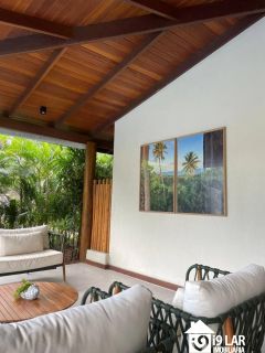 Seu Refúgio de Luxo em Praia do Forte: Casa com 4 Suítes em Terreno de 800m²