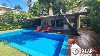 Seu Refúgio de Luxo em Praia do Forte: Casa com 4 Suítes em Terreno de 800m²