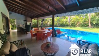 Seu Refúgio de Luxo em Praia do Forte: Casa com 4 Suítes em Terreno de 800m²