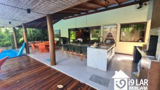 Seu Refúgio de Luxo em Praia do Forte: Casa com 4 Suítes em Terreno de 800m²