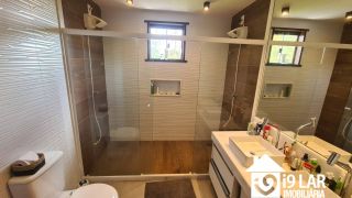 Seu Refúgio de Luxo em Praia do Forte: Casa com 4 Suítes em Terreno de 800m²