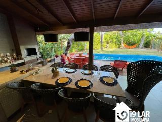 Seu Refúgio de Luxo em Praia do Forte: Casa com 4 Suítes em Terreno de 800m²