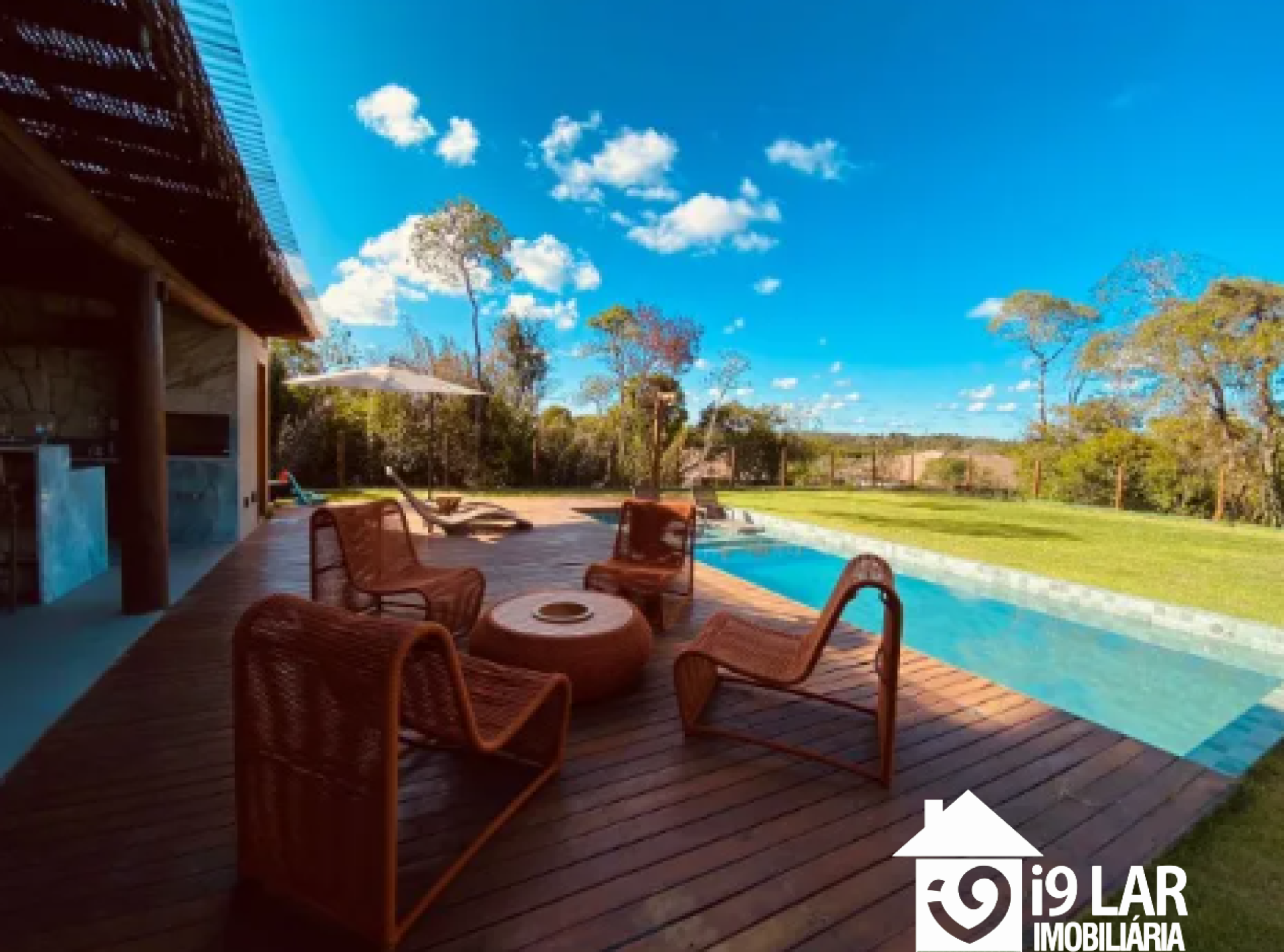 Design Moderno e Pronta para Viver: Casa Porteira Fechada com 4 Quartos no Ilha dos Pássaros, Praia do Forte